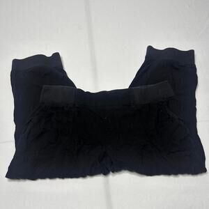 2B Bebe Size Small Black Vintage Capris Suoer Soft & Flattering